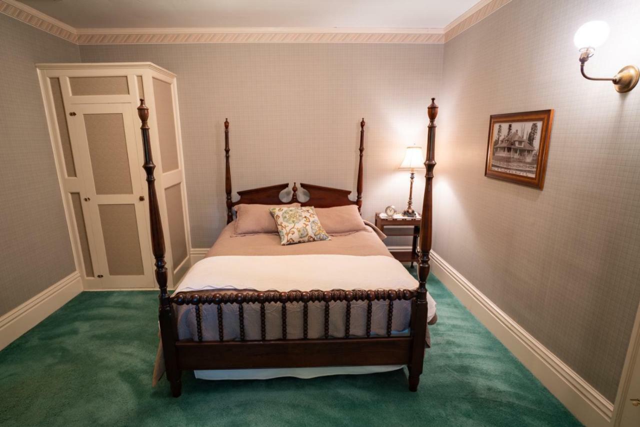 Mccloud Hotel Экстерьер фото